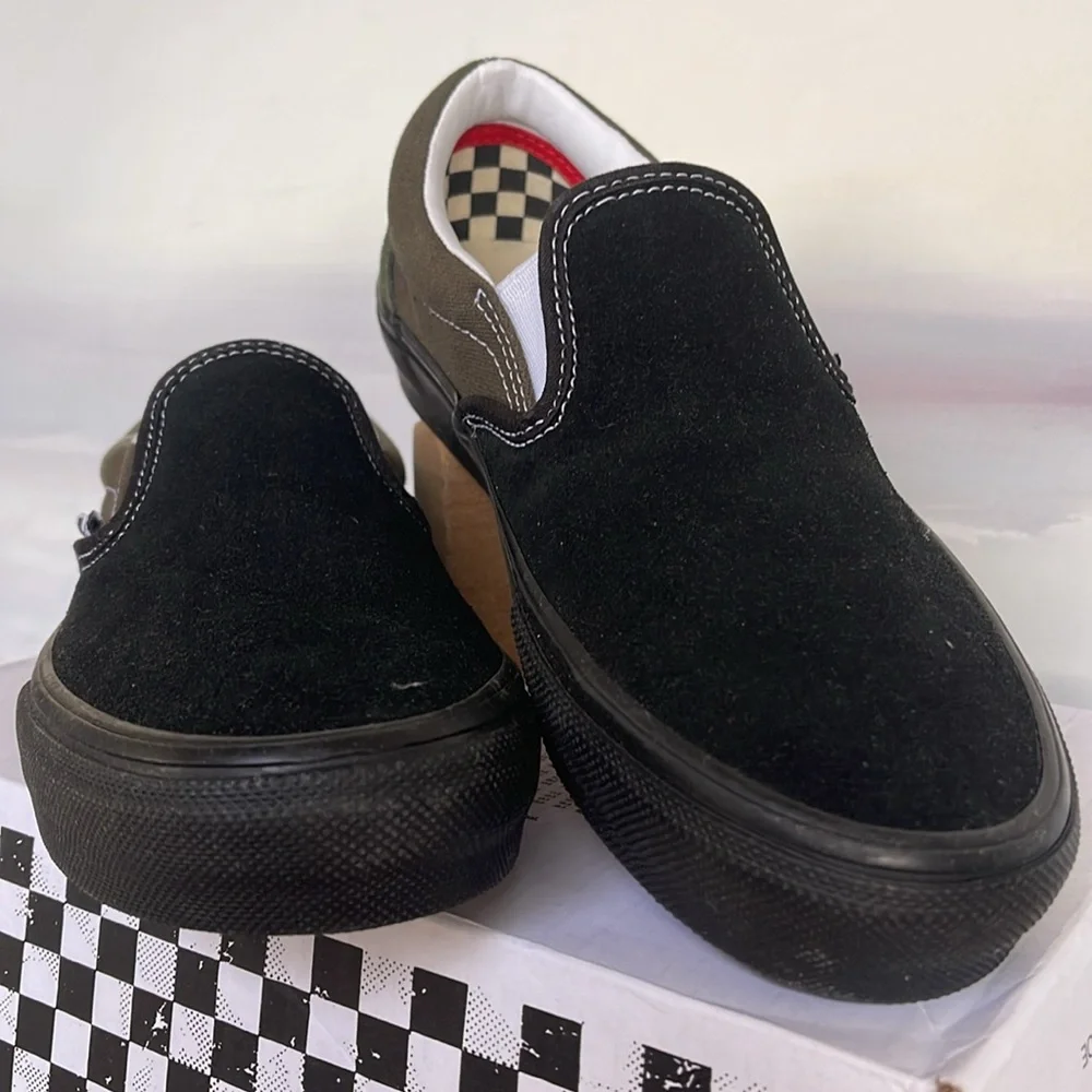 Vans Men’s Skate Slip-On Black/Grape Leaf
VN0A5FCAKE9
Sneakers - Picture 7 of 16